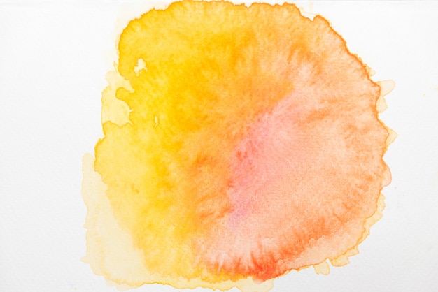 Photo aquarelle abstraite sur papier rouge, jaune et orange