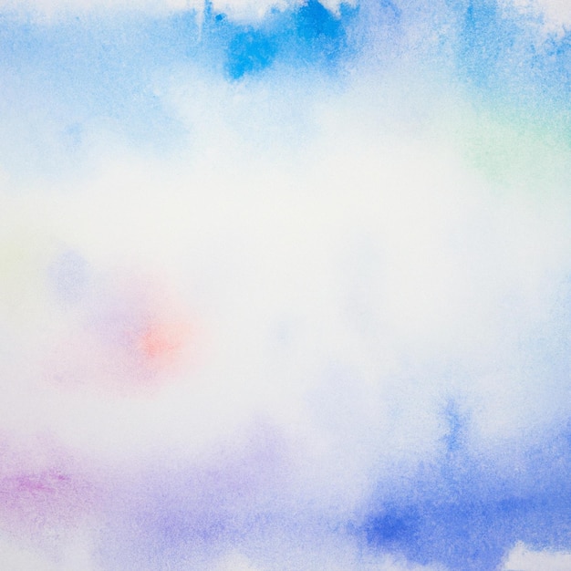 Une aquarelle avec un cercle rose au centre.