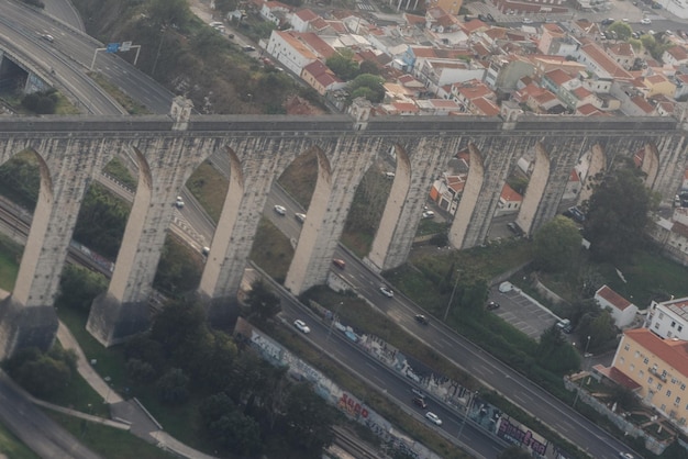 L'Aqueduc Aguas Livres en portugais Aqueduto das Aguas Livres Aqueduc des Eaux Libres est un aqueduc historique de la ville de Lisbonne Portugal