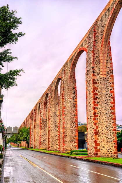 Photo l'aqueduc de querétaro est classé au patrimoine mondial de l'unesco au mexique.