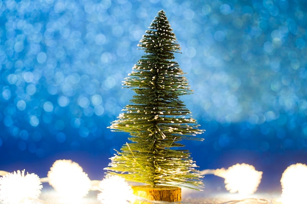 Photo arbre de noël contre le ciel bleu