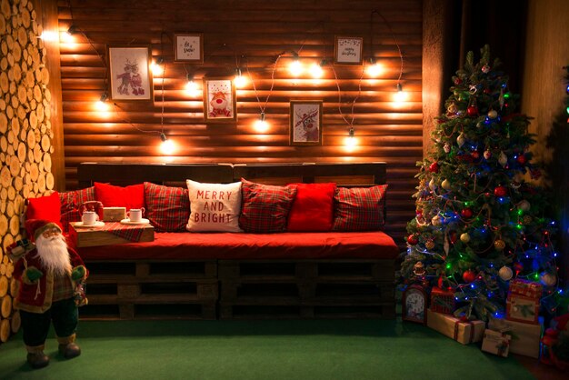 Arbre de Noël éclairé à la maison