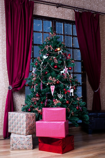 Arbre De Noël Pleine Longueur Et Coffrets Cadeaux Décorations De Noël