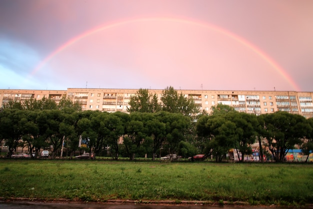 Arc-en-ciel lumière coucher de soleil nuage sombre