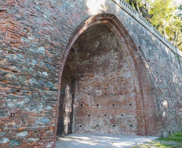 Arc et mur gothiques