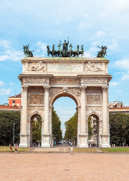 Arc de la paix, ou Arco della Pace, porte de la ville dans le centre de la vieille ville de Milan
