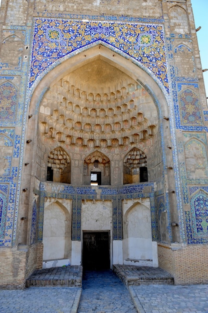 L'arc et les portes de l'ancien ornement traditionnel asiatique Architecture de l'Asie centrale médiévale