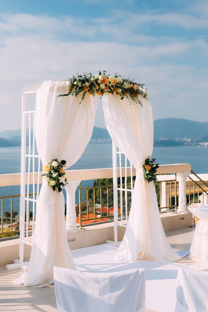 Arc pour cérémonie de mariage en mer