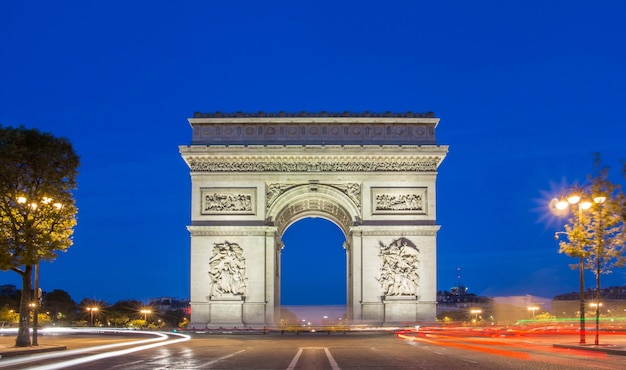 Photo l'arc de triomphe la nuit paris