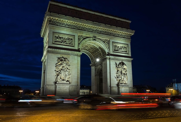 L'Arc de Triomphe la nuit