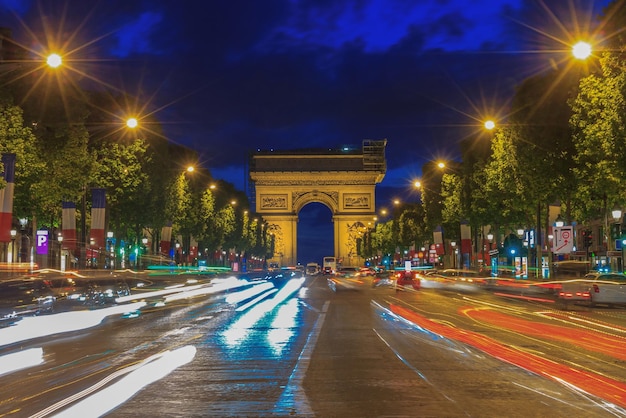 Arc de triomphe Paris au coucher du soleil