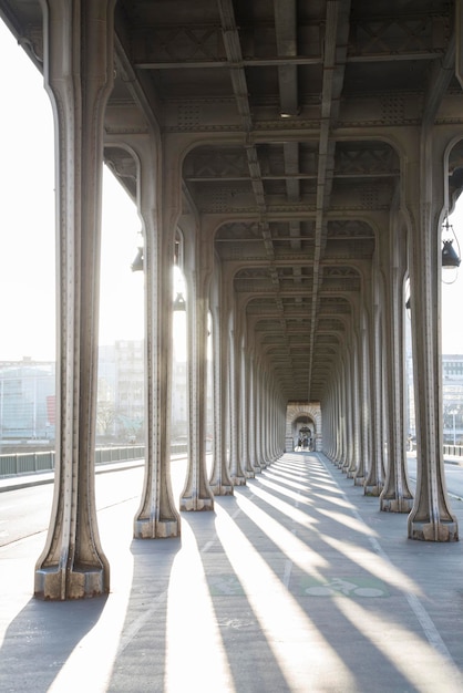 Arches du pont Bir Hakeim, Paris, France