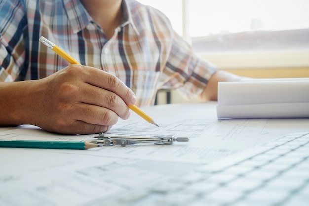 architecte dans un bureau