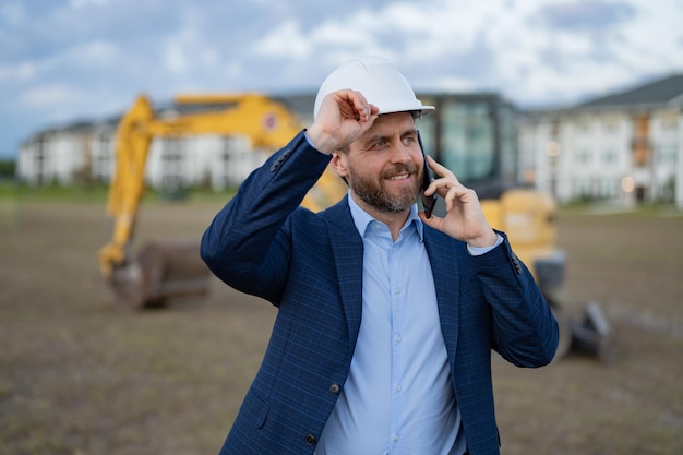 Architecte d'homme d'affaires joyeux photo en plein air d'un architecte d'homme d'affaires sur le site