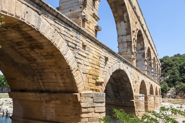 Les architectes romains et les ingénieurs hydrauliques qui ont conçu ce pont ont créé un chef-d'œuvre technique et artistique.