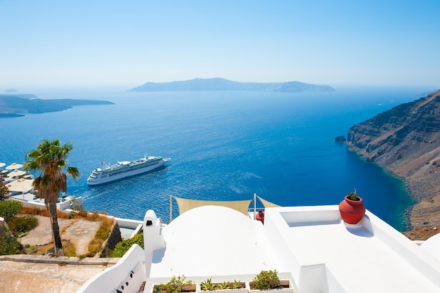 Architecture blanche sur l'île de Santorin, Grèce. Vacances d'été, concept de destinations de voyage