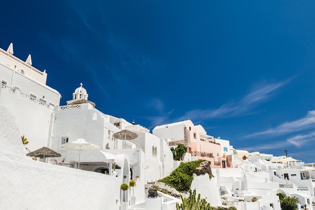 Architecture blanche sur l'île de Santorin, Grèce.