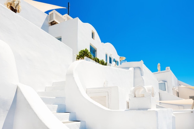 Architecture blanche sur l'île de Santorin, Grèce.