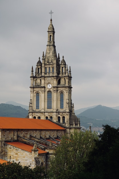 architecture de la cathédrale dans la ville de Bilbao