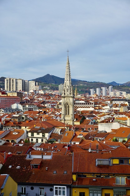 L'architecture de l'église dans la ville de Bilbao en Espagne, destination de voyage