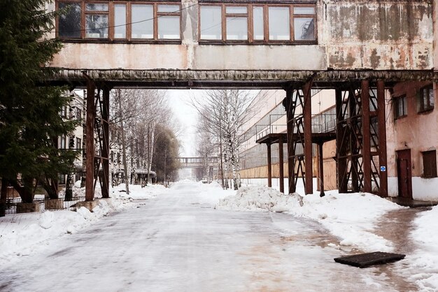 Architecture extérieure d'hiver d'usine industrielle