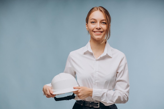 Architecture de femme tenant un casque blanc