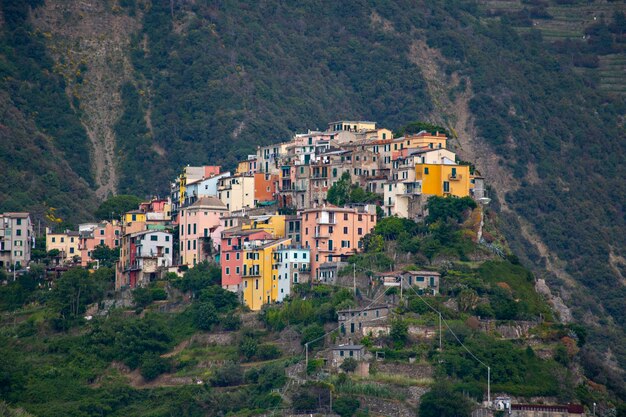 Architecture italienne traditionnelle, maisons colorées sur les collines de Vernazza, Riviera italienne, Cinque