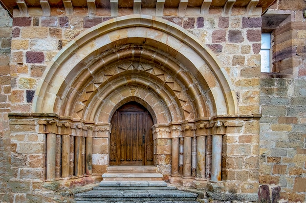 Architecture romane et religieuse de Cantabrie.