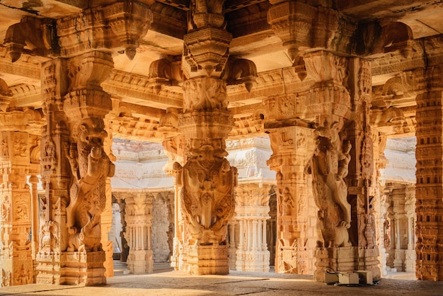 Architecture des ruines antiques du temple de Hampi