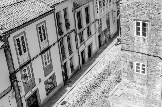 Architecture à Saint-Jacques-de-Compostelle, nord de l'Espagne, image en noir et blanc