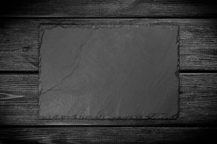 Photo ardoise sur bois noir