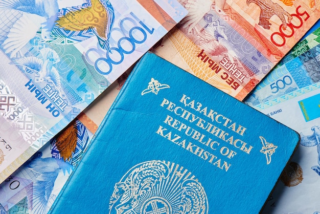 L'argent et le passeport kazakh se bouchent