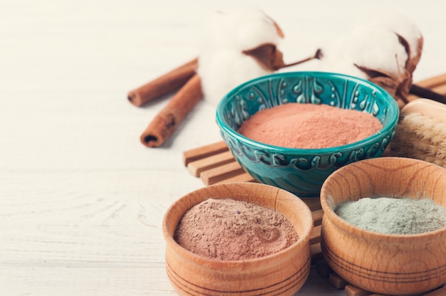 Photo argile marocaine cosmétique rouge et bleue