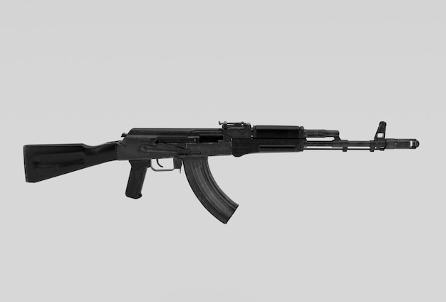 Arme de fusil d'assaut rendu 3d minimal sur fond blanc