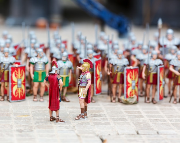 L'armée de soldats romains, scène miniature de guerre en plein air. Mini figurines avec une grande quantité d'objets, diorama réaliste, modèle jouet