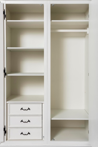 Armoire en bois meuble peint en blanc