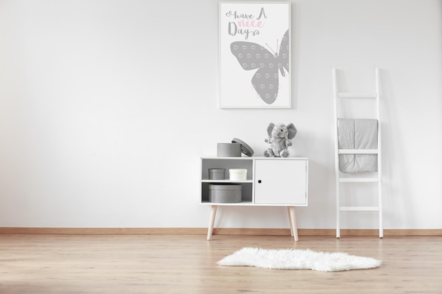 Armoire avec boîtes