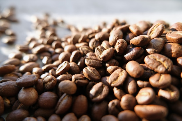 Arôme de fond fait de grains de café à la lumière du soleil