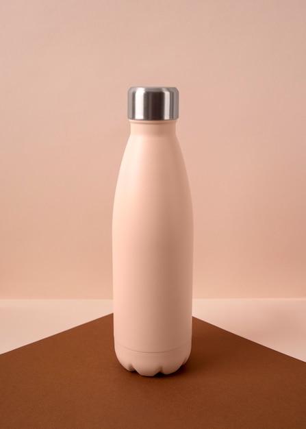 Arrangement avec une bouteille minimale pour les boissons