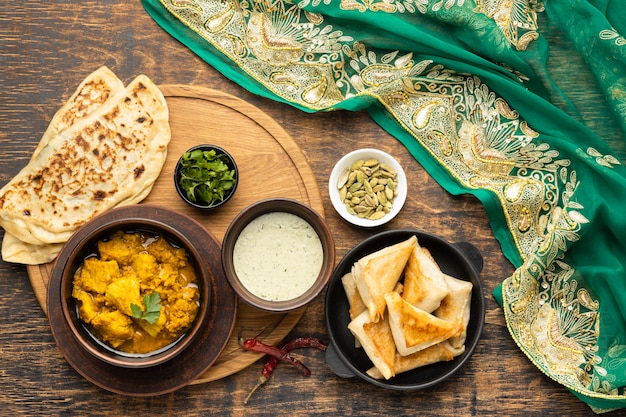 Arrangement de cuisine indienne avec sari