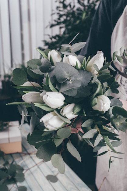 Arrangement de fleurs dans un beau bouquet