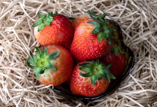 Arrangement de fruits de fraises de jardin.