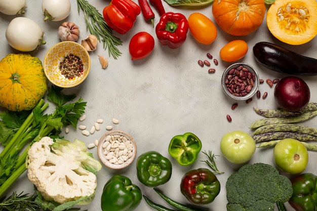 Photo arrangement de légumes frais avec espace copie