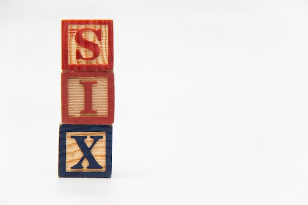 L&#39;arrangement des lettres forme un mot, &quot;SIX&quot;