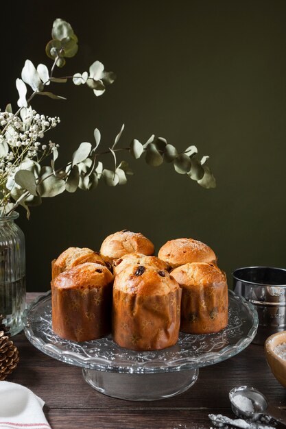 Arrangement de nature morte de délicieux panettone