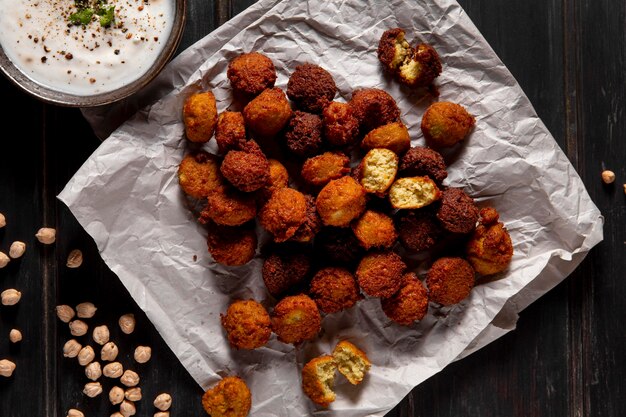 Photo arrangement de repas riche en protéines vue de dessus