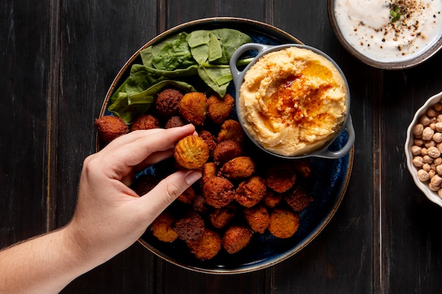 Photo arrangement de repas riche en protéines vue de dessus