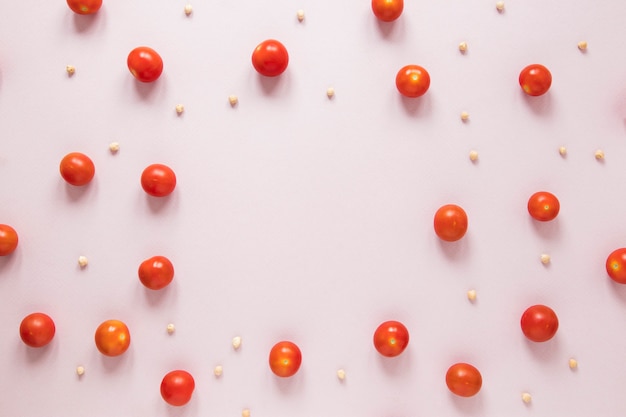 Arrangement de tomates cerises avec espace de copie