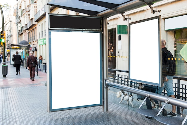 Arrêt d&#39;autobus mupi