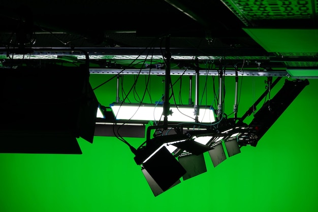 Photo arri allume dans le studio d'écran vert pour la production virtuelle vp et vfx cgi